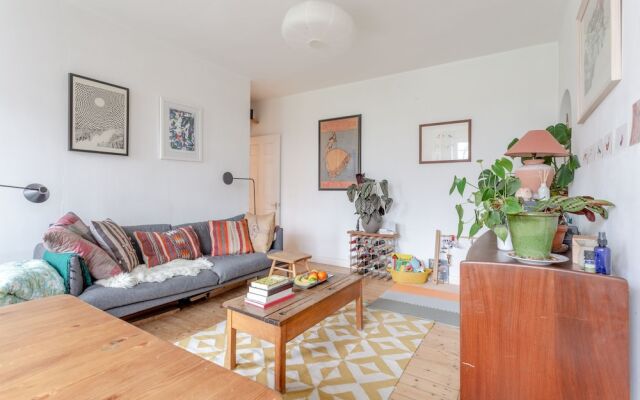 Stylish Arty Apartment in Hackney