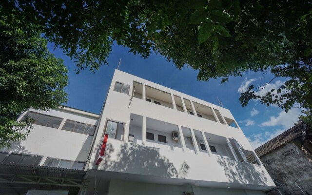 Putri Kesia Rooms by OYO Rooms