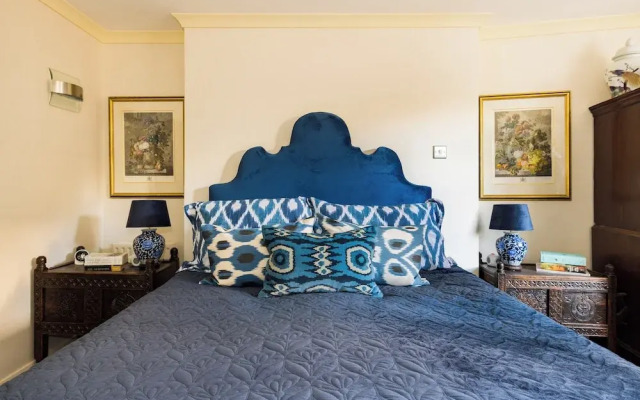 Mayfair 3-bed 6-guest W/patio & ac Berkeley Square