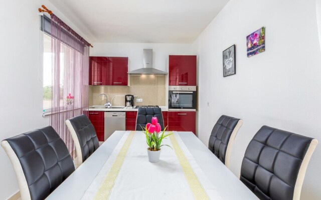Beautiful Home in Valbandon With Wifi and 4 Bedrooms