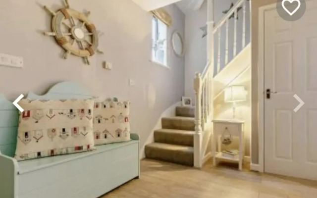 Stunning Coastal Retreat -mins From Harbour/beach