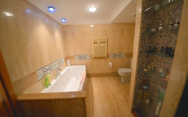 Prestigious Apartment Via Giulia