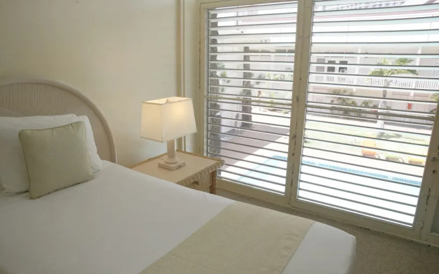 Hawaiiana Hotel