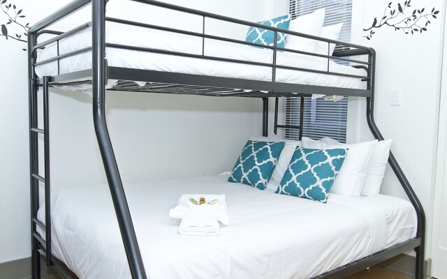 Vibrant 2BR in Wrigleyville by Sonder