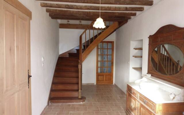 Luxurious Villa in Cazaubon with Swimming Pool