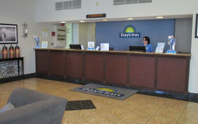 Days Inn By Wyndham Titusville Kennedy Space Center