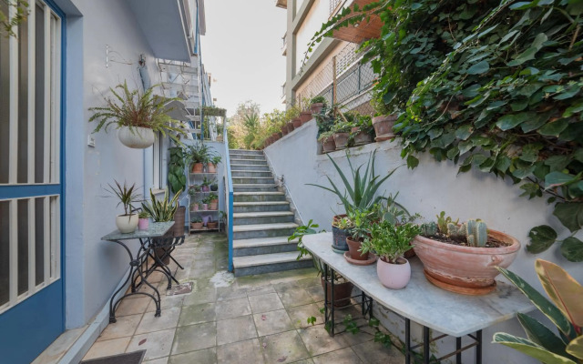 Vintage-style Garden Apartment