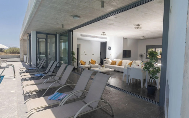 Protaras Holiday Villa El34 - Seafront Villa