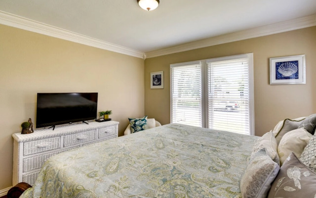 2 Mi to Beach: Galveston Vacation Rental!