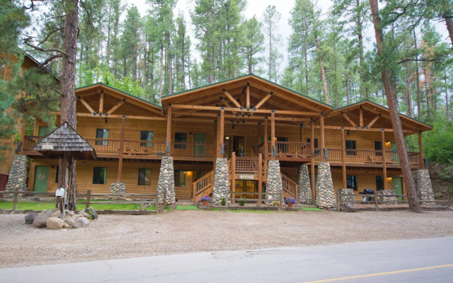 Upper Canyon Inn & Cabins