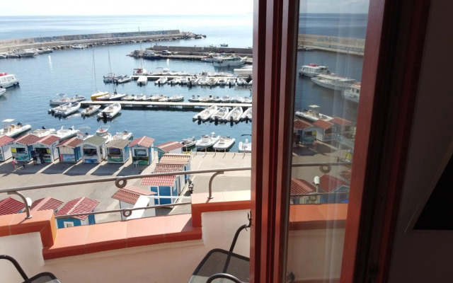 Bue Marino Hotel & Cocktail Bar