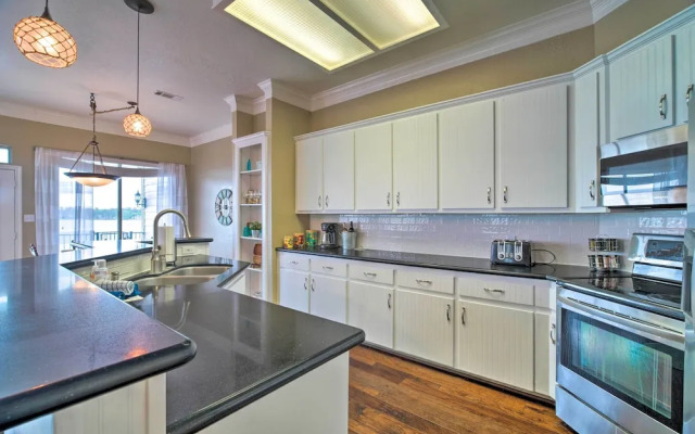 Waterfront Lake Conroe Getaway w/ Multiple Decks!