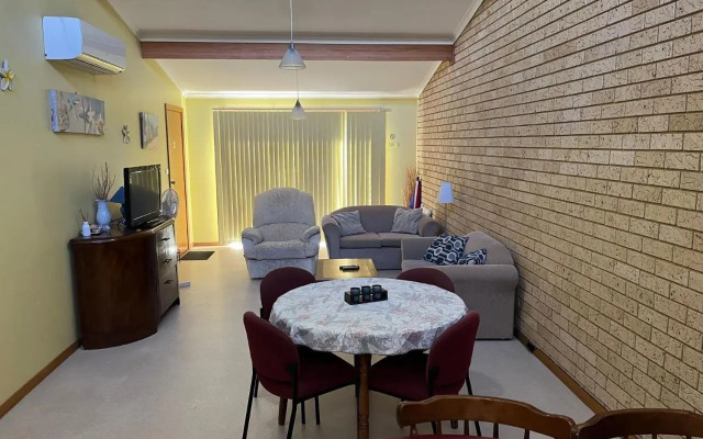 AQUA VIEW 5 of 2 Aqua Cres Lake Cathie