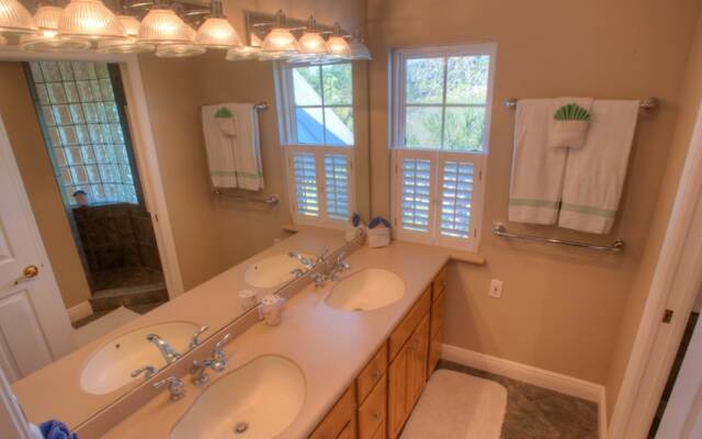 Away To Play Apartment 4