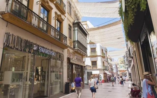 Hernando Colon Deluxe Suite by Valcambre