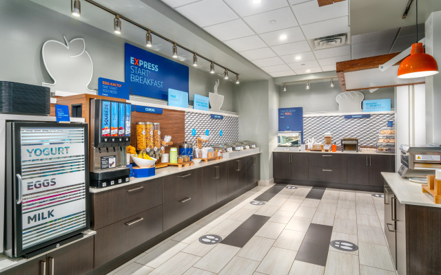 Holiday Inn Express & Suites Brandon by IHG