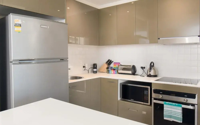 Central 1-bed With Parking, BBQ