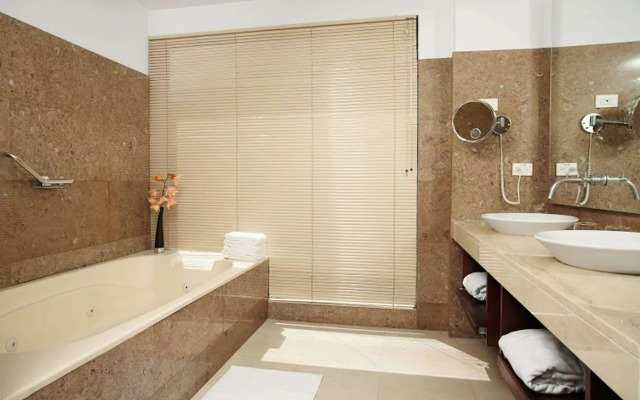 Cosmos 100 Hotel & Centro de Convenciones