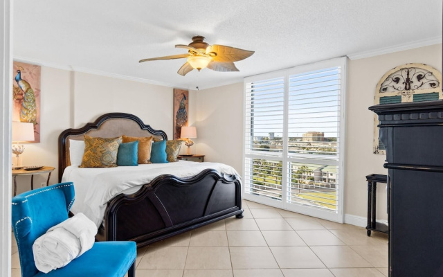 Shoreline Towers 1086 3 Bedroom Condo