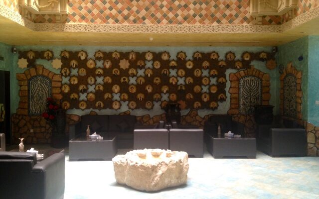 Acacia Hotel & Suites