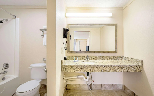 Rodeway Inn Metro Airport