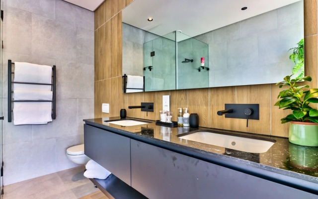 Penthouse With Rooftop Pool and Bbq Area