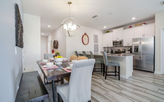 Stunning Lakeview Townhome w/ Private Pool!