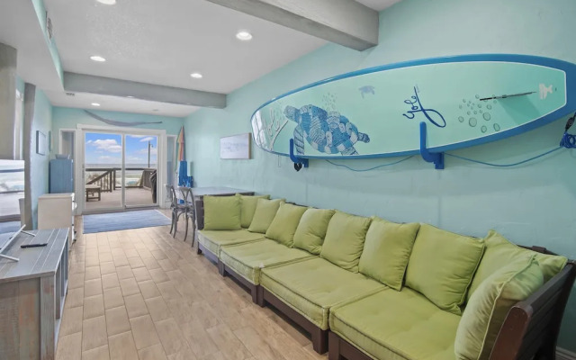 Green Reef #7- Emerald Horizon