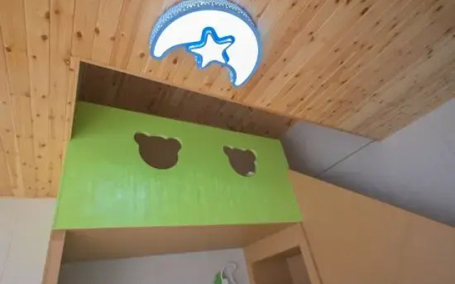 Yisu Bi'an Xiaoyuan Homestay