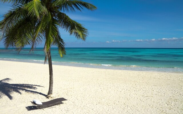 Casa Miramar 2 Bedroom Condo by Redawning