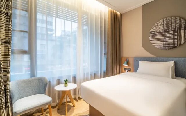 Home Inn (Xiamen Railway Station East Hubin Road)
