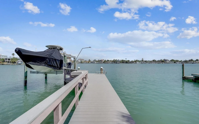 Manatee Home - Water Front Pool Home