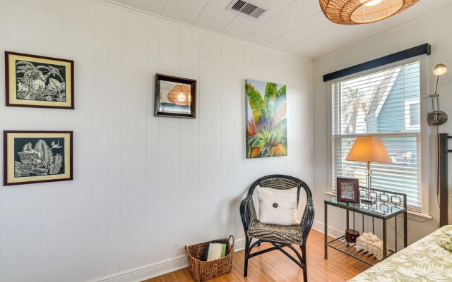 Pet-friendly Galveston Home - Walk to Beaches!