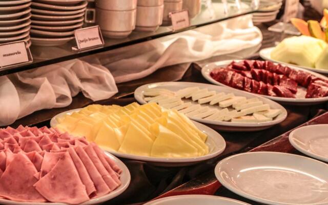 Favorita Golden Hotel e Eventos
