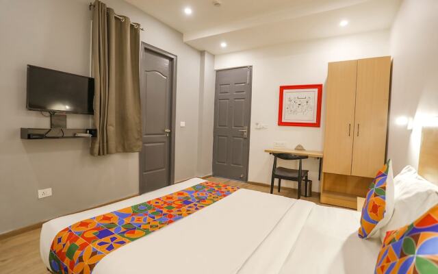 Fabhotel Golden World