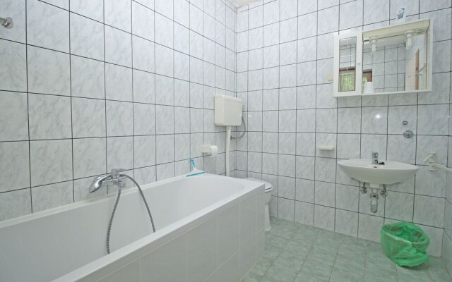 Apartments and rooms Eugenia