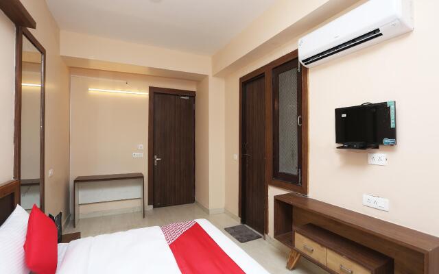 OYO Flagship 15751 Main Wazirabad Road
