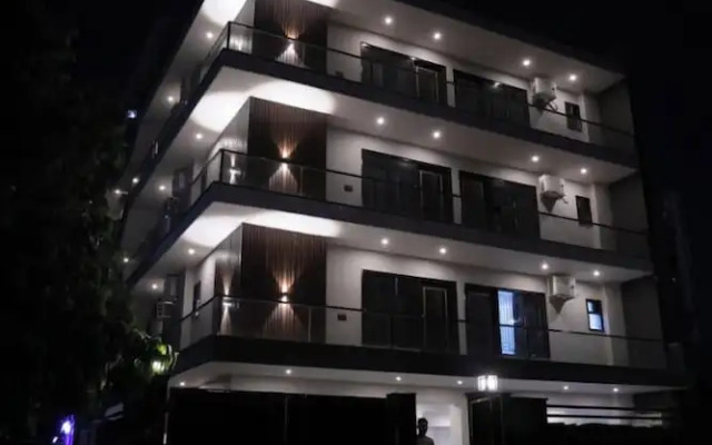 Radiant Blu Hotels Sector 70