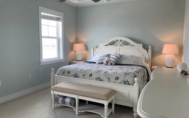 Sunset View 4 Bedroom Home by RedAwning