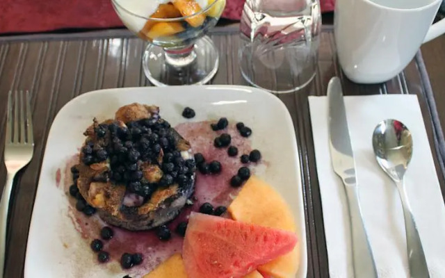 LakeBreeze Niagara Bed & Breakfast