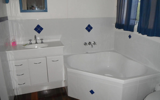 Arcadia Beach Guest House and Car Hire
