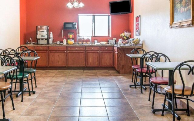 Econo Lodge Cadillac