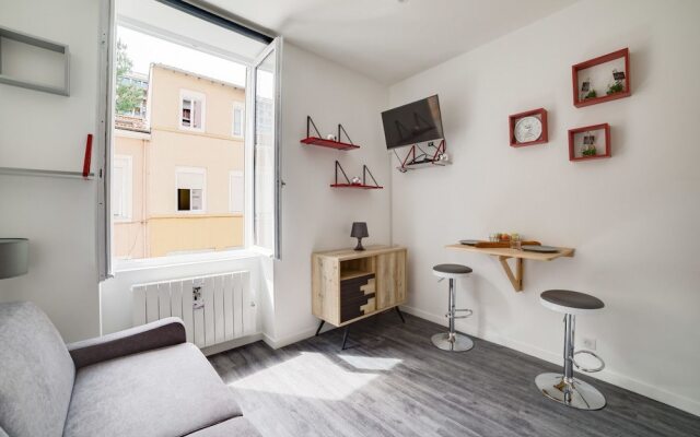 Modern studio near train station Part-Dieu by GuestReady