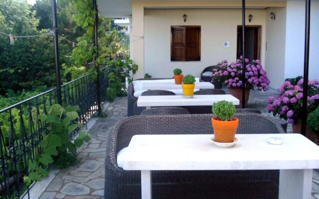 Paradeisos Double Room With Balcony 5