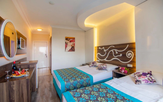 Kleopatra Blue Hawaii Hotel