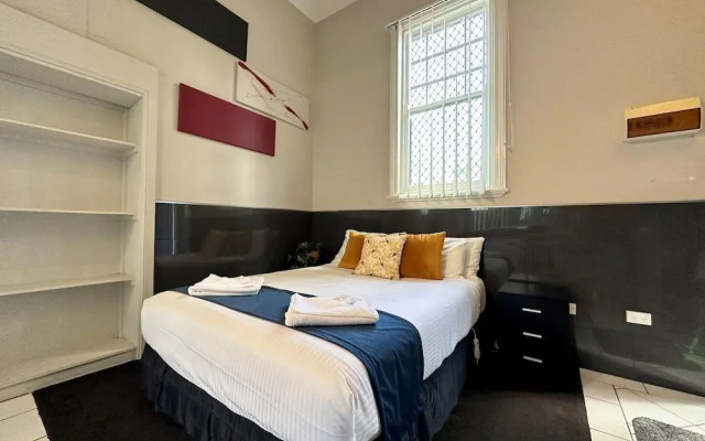 Charlesworth On The Park