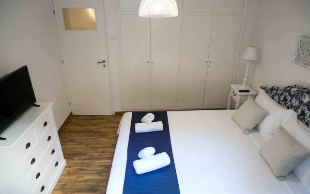 Best House Kolxidos Ampelokipoi Metro Athens