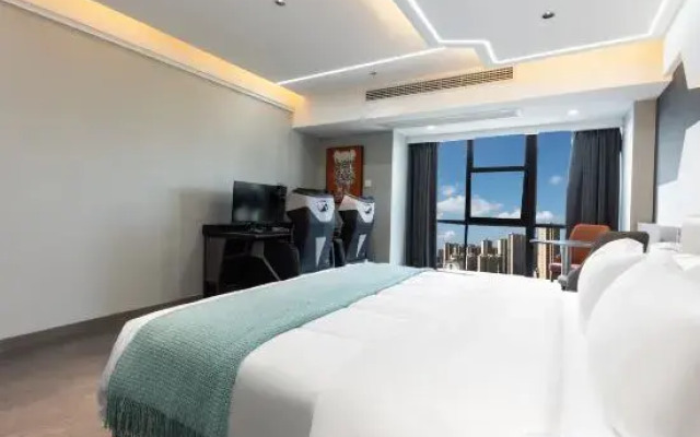 Burton Hotel (Xinyang High-speed Railway East Station)