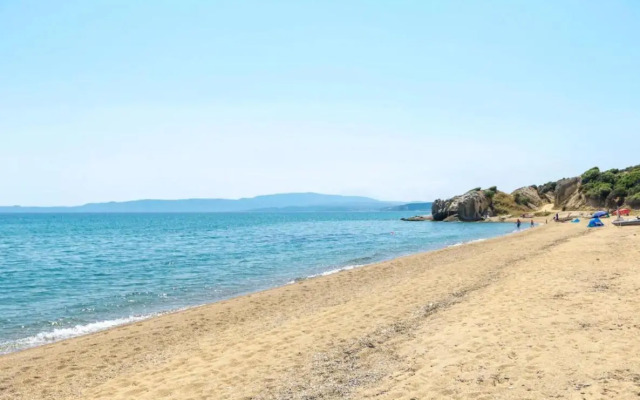 Functional house by the sea at Ierissos