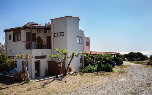 En Plo Beachfront Rooms